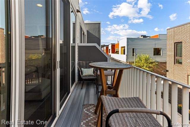 Builiding view sixteen for 2837 Brush, West Bloomfield, MI. 48322