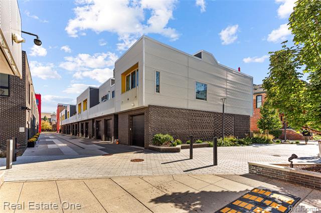 Builiding view thirty one for 2837 Brush, West Bloomfield, MI. 48322