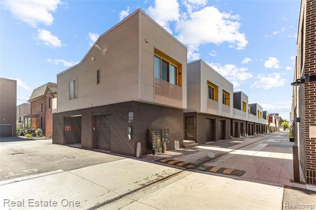 Builiding view thirty two for 2837 Brush, West Bloomfield, MI. 48322