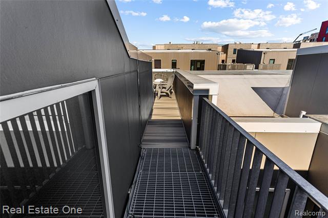 Builiding view twenty eight for 2837 Brush, West Bloomfield, MI. 48322