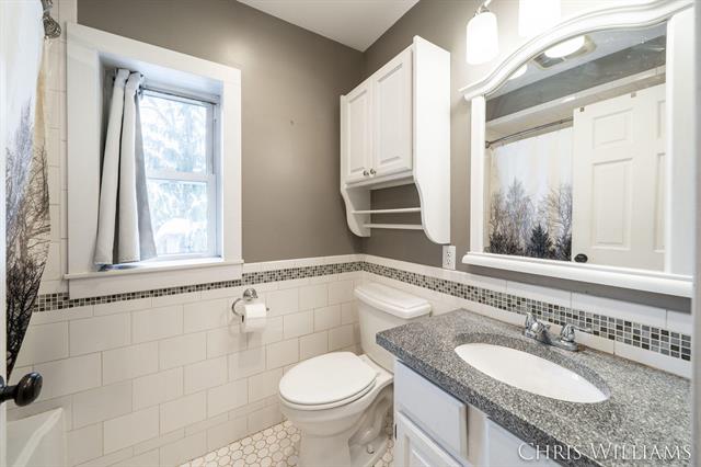 Builiding view fifteen for 2288 Macarthur, Muskegon, MI. 49442