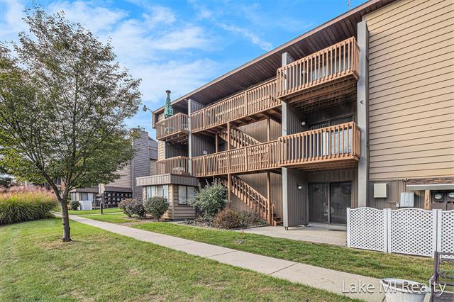 Builiding view fourteen for 2919 Byron Center, Wyoming, MI. 49519