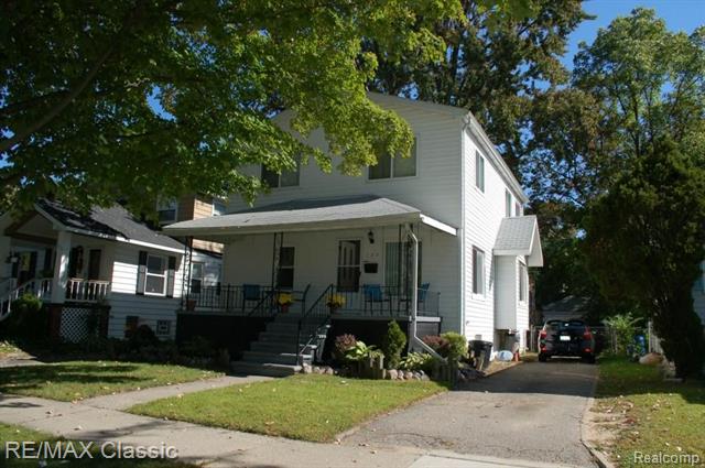 front view picture of 122 Florence St, Clawson, MI. 48017