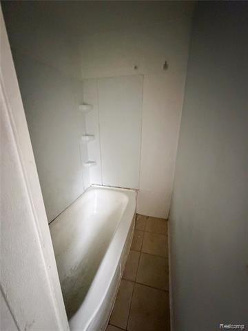 Builiding view fifteen for 6142 Hereford, Detroit, MI. 48224