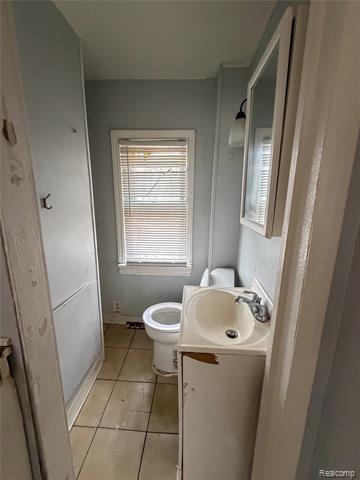 Builiding view fourteen for 6142 Hereford, Detroit, MI. 48224
