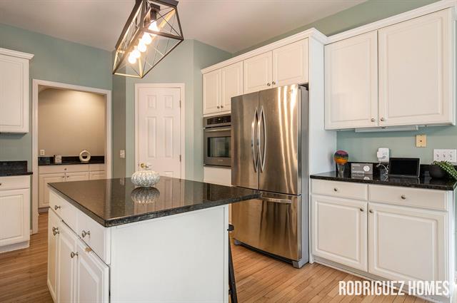 Builiding view ten for 3890 Clearview, Grand Rapids, MI. 49546