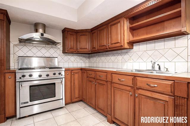 Builiding view thirty for 3890 Clearview, Grand Rapids, MI. 49546