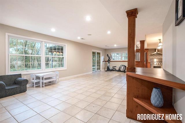 Builiding view twenty seven for 3890 Clearview, Grand Rapids, MI. 49546