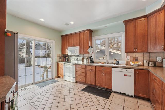 Builiding view eight for 7 Oakwood, Ypsilanti, MI. 48197