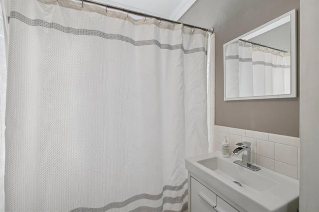 Builiding view fourteen for 7 Oakwood, Ypsilanti, MI. 48197