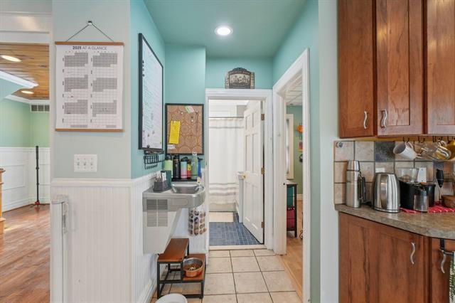 Builiding view ten for 7 Oakwood, Ypsilanti, MI. 48197