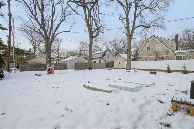 Builiding view thirty five for 7 Oakwood, Ypsilanti, MI. 48197