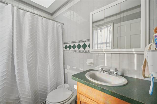 Builiding view twenty four for 7 Oakwood, Ypsilanti, MI. 48197