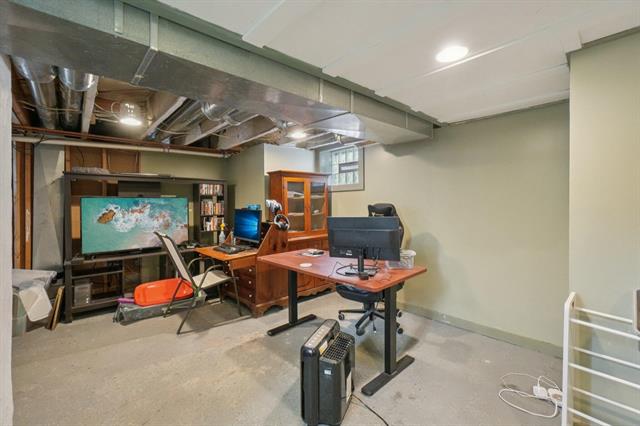 Builiding view twenty nine for 7 Oakwood, Ypsilanti, MI. 48197