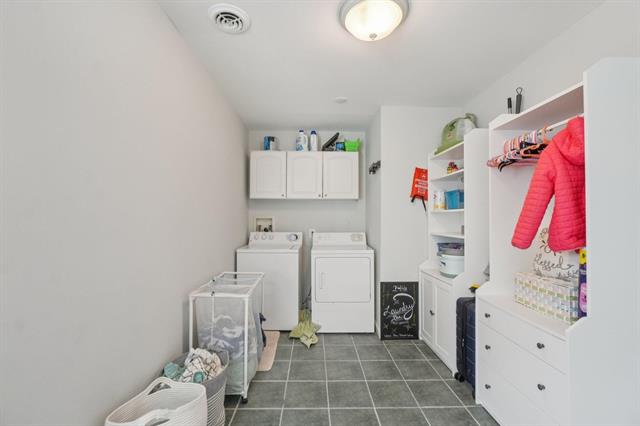 Builiding view twenty one for 7 Oakwood, Ypsilanti, MI. 48197