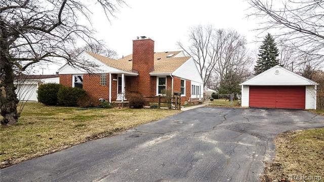 front view picture of 339 N Batchewana Ave, Clawson, MI. 48017
