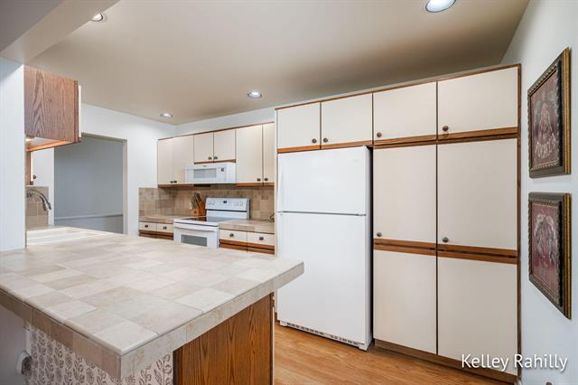 Builiding view ten for 6587 Waybridge, Grand Rapids, MI. 49546