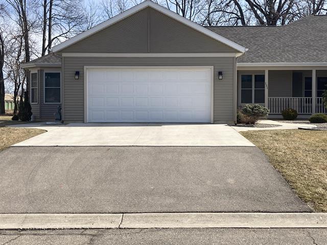 front view for 151 Oakwood Drive, Coldwater, Mi. 49036