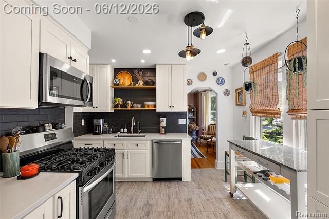 Builiding view fourteen for 495 Lincoln, Clawson, MI. 48017