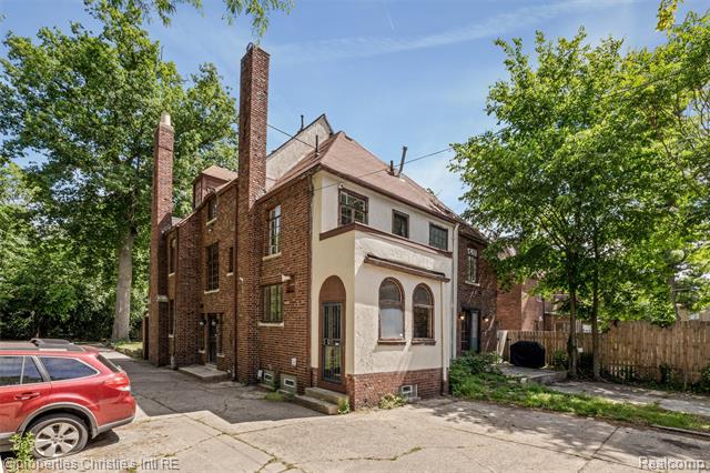 Builiding view seventy for 3205 Sherbourne, Detroit, MI. 48221
