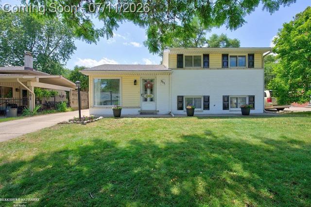 Builiding view one for 511 Kinross, Clawson, MI. 48017
