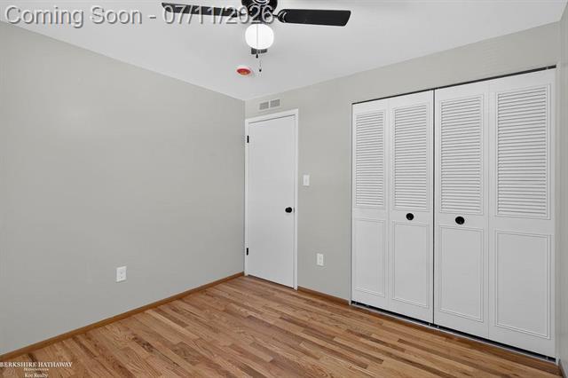 Builiding view sixteen for 511 Kinross, Clawson, MI. 48017