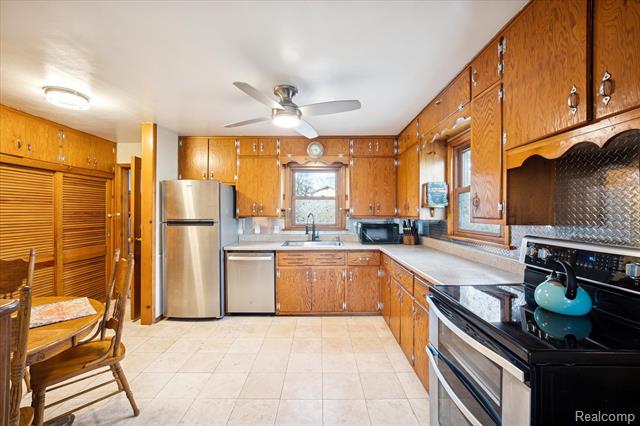 Builiding view eight for 1944 Sterns, Temperance, MI. 48182