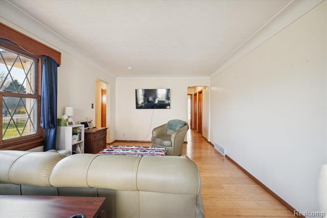 Builiding view five for 1944 Sterns, Temperance, MI. 48182