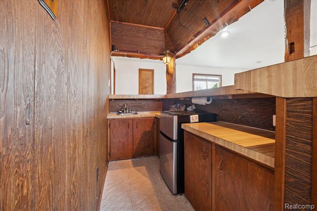 Builiding view forty four for 1944 Sterns, Temperance, MI. 48182