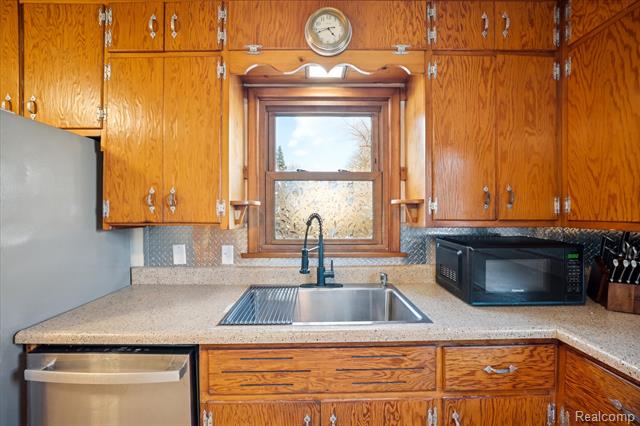 Builiding view nine for 1944 Sterns, Temperance, MI. 48182