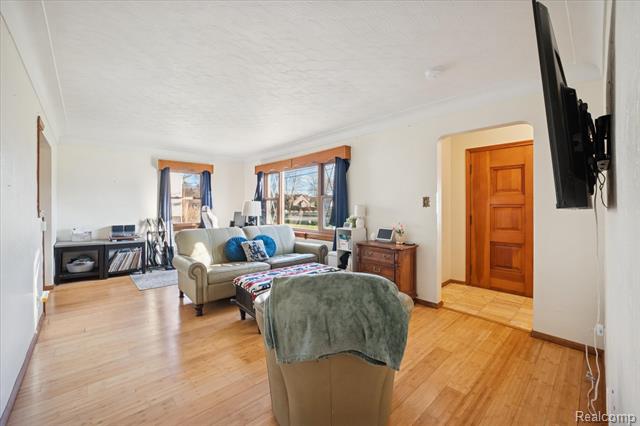 Builiding view six for 1944 Sterns, Temperance, MI. 48182