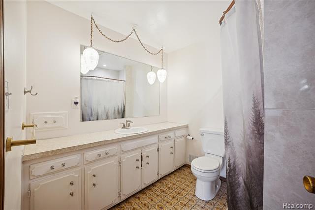 Builiding view twenty eight for 1944 Sterns, Temperance, MI. 48182