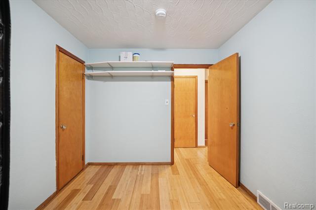 Builiding view twenty one for 1944 Sterns, Temperance, MI. 48182