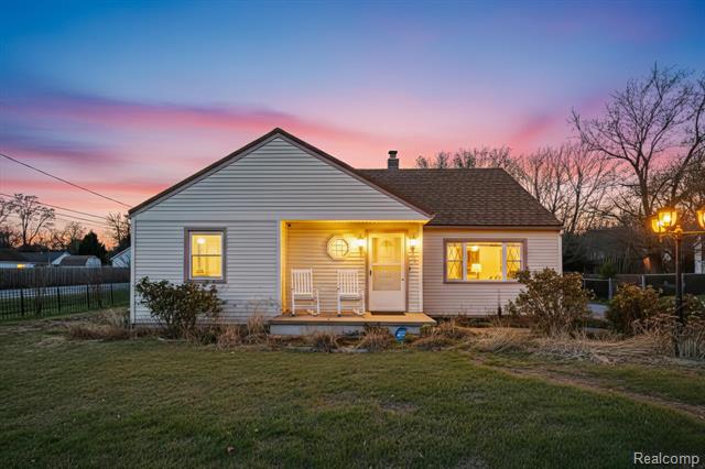 front view for 1944 W Sterns, Temperance, Mi. 48182