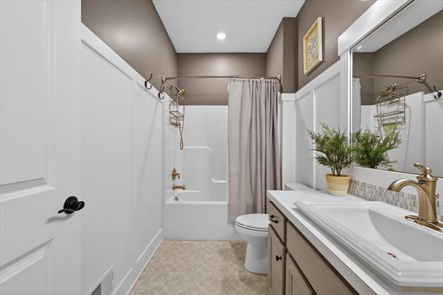 Builiding view nine for 6125 Harmon Green, Grandville, MI. 49418