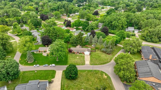 Builiding view seven for 800 Hazelwood, Jackson, MI. 49203