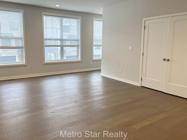 Builiding view five for 2901 Corston, Ann Arbor, MI. 48105