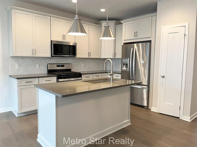 Builiding view one for 2901 Corston, Ann Arbor, MI. 48105