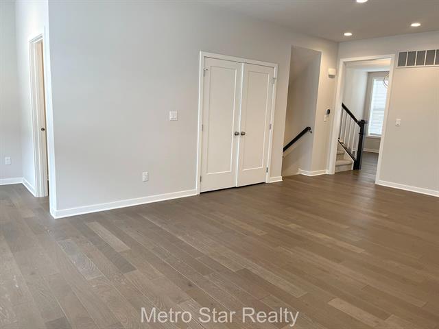 Builiding view seven for 2901 Corston, Ann Arbor, MI. 48105