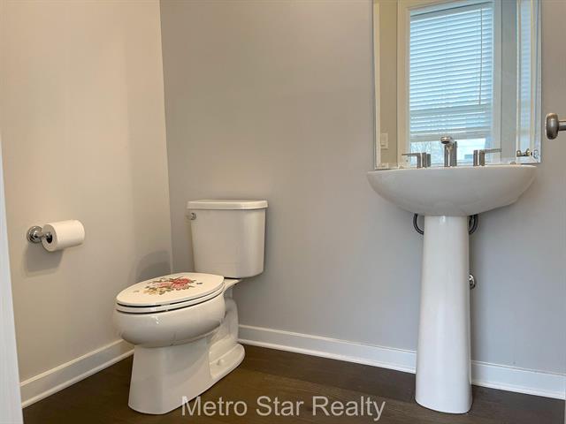 Builiding view six for 2901 Corston, Ann Arbor, MI. 48105