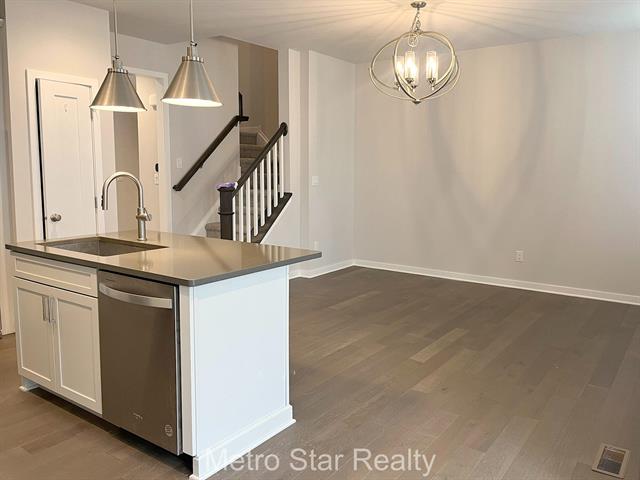 Builiding view two for 2901 Corston, Ann Arbor, MI. 48105