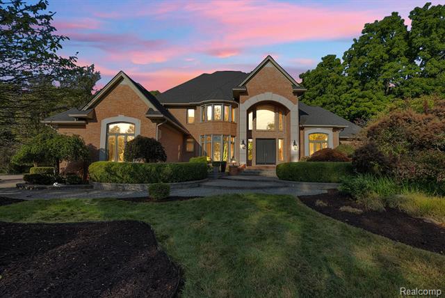 Builiding view eight for 5779 Pinecrest Estates, Ann Arbor, MI. 48105