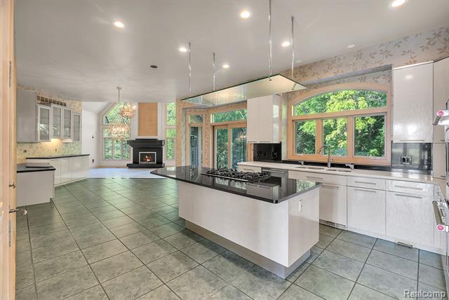 Builiding view eighteen for 5779 Pinecrest Estates, Ann Arbor, MI. 48105