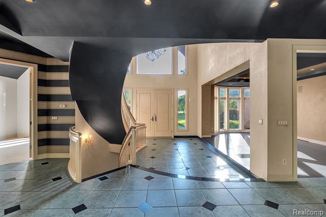 Builiding view fifteen for 5779 Pinecrest Estates, Ann Arbor, MI. 48105