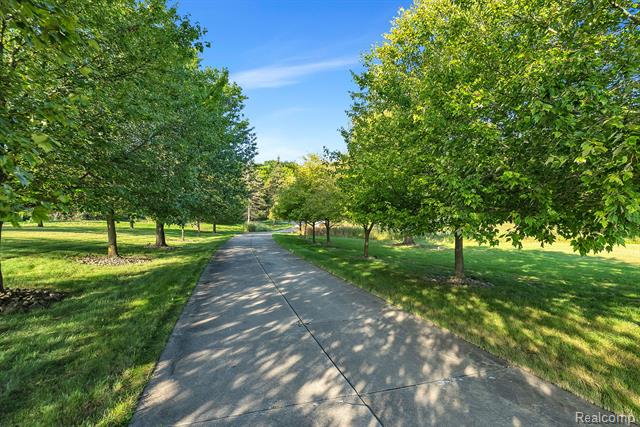 Builiding view fifty nine for 5779 Pinecrest Estates, Ann Arbor, MI. 48105