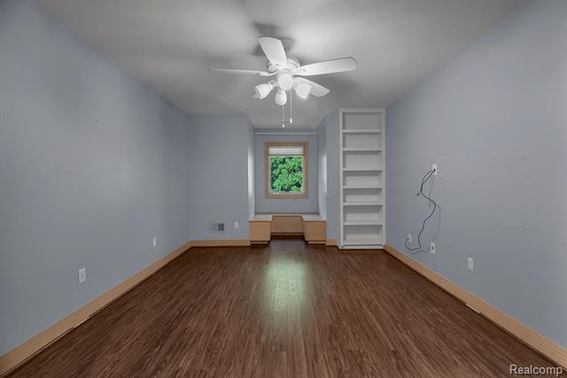 Builiding view forty four for 5779 Pinecrest Estates, Ann Arbor, MI. 48105