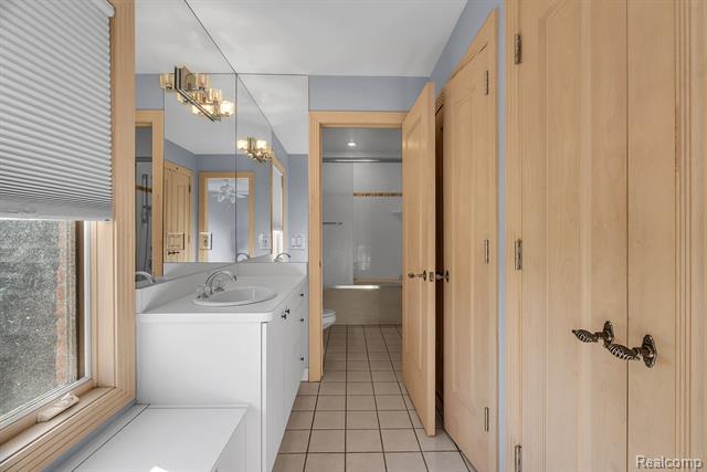 Builiding view forty for 5779 Pinecrest Estates, Ann Arbor, MI. 48105