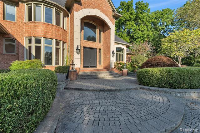 Builiding view nine for 5779 Pinecrest Estates, Ann Arbor, MI. 48105