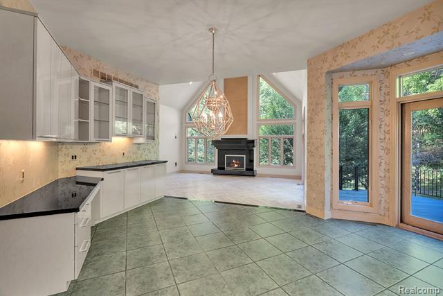 Builiding view nineteen for 5779 Pinecrest Estates, Ann Arbor, MI. 48105