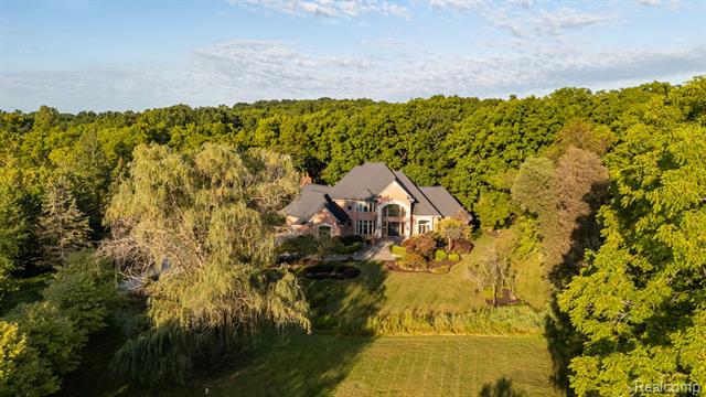 Builiding view one for 5779 Pinecrest Estates, Ann Arbor, MI. 48105